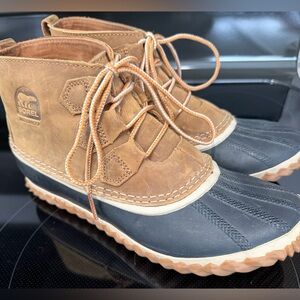 SOREL Out N About low duck boots women’s 9